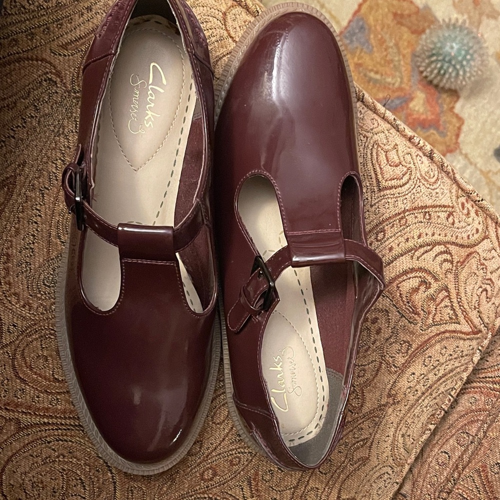 Clarks Burgundy T-Strap Mary-Jane flats - Picture 11 of 13